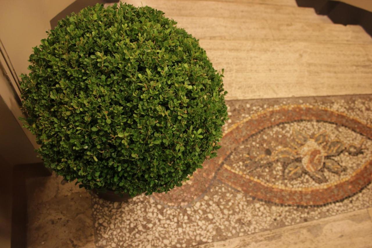 Millina Suites In Navona Rome Exterior photo